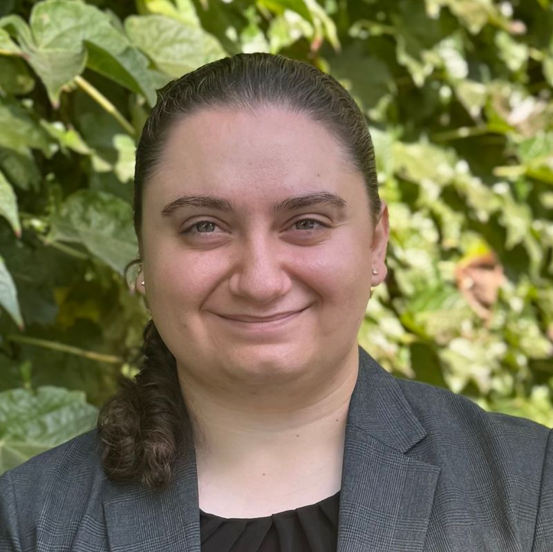 Portrait of Patil Derhagopian, M.A., MFT